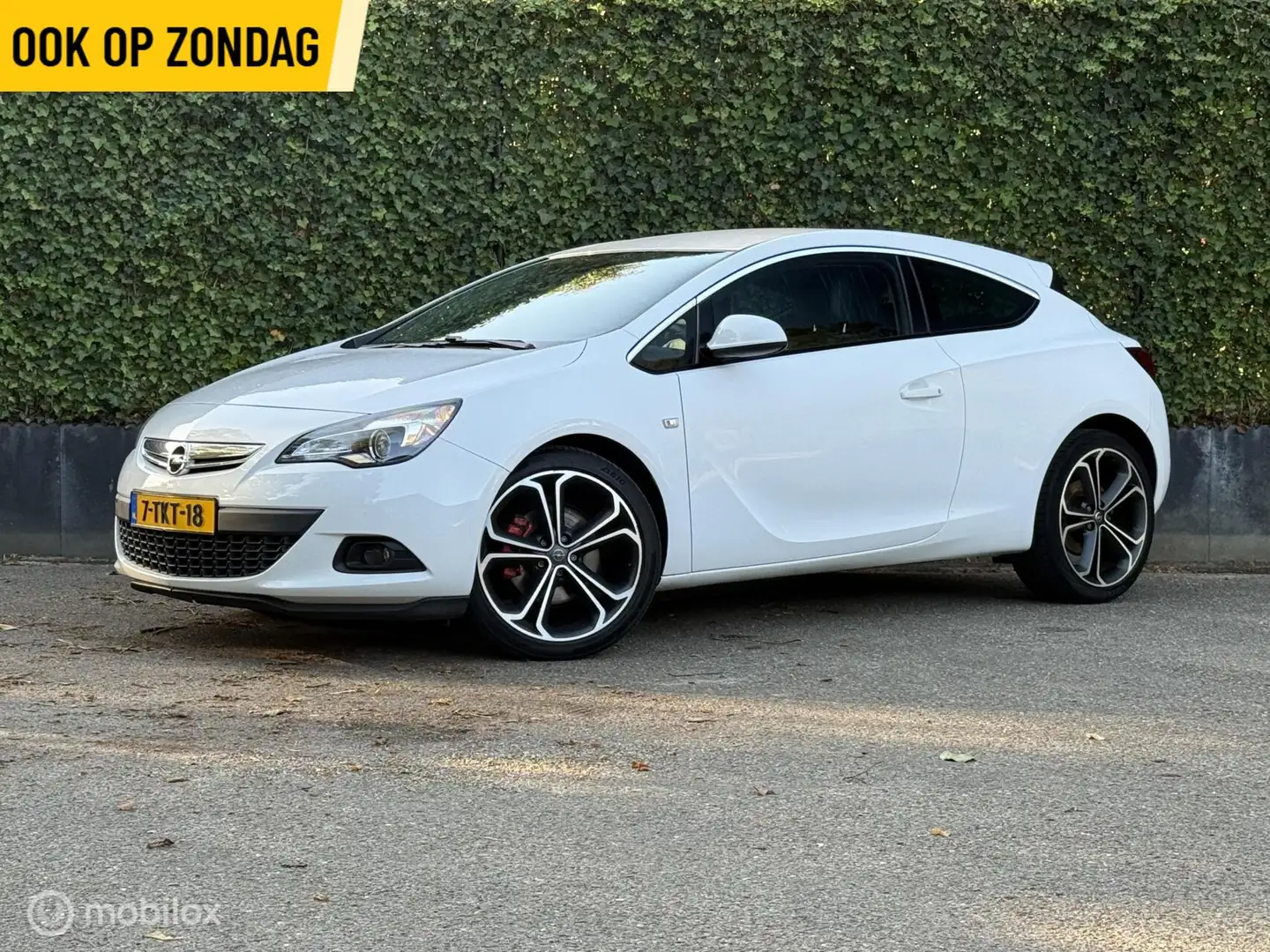 Opel Astra GTC 1.6 Turbo Sport | Leder | 20'' LMV | Cruise Blanco - 1