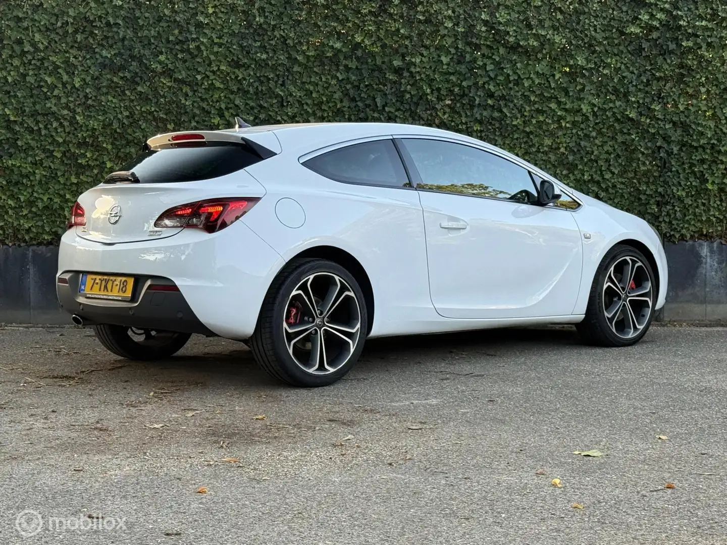 Opel Astra GTC 1.6 Turbo Sport | Leder | 20'' LMV | Cruise Blanco - 2