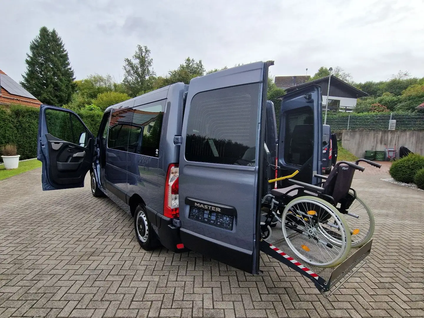 Renault Master L1H1 Behindertengerecht*Rollilift* Blau - 2