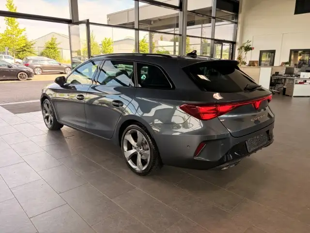 Cupra Leon view 6