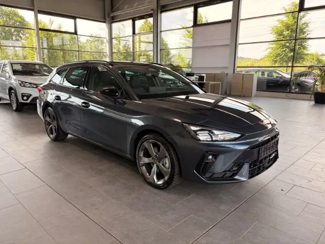 Cupra Leon view 3