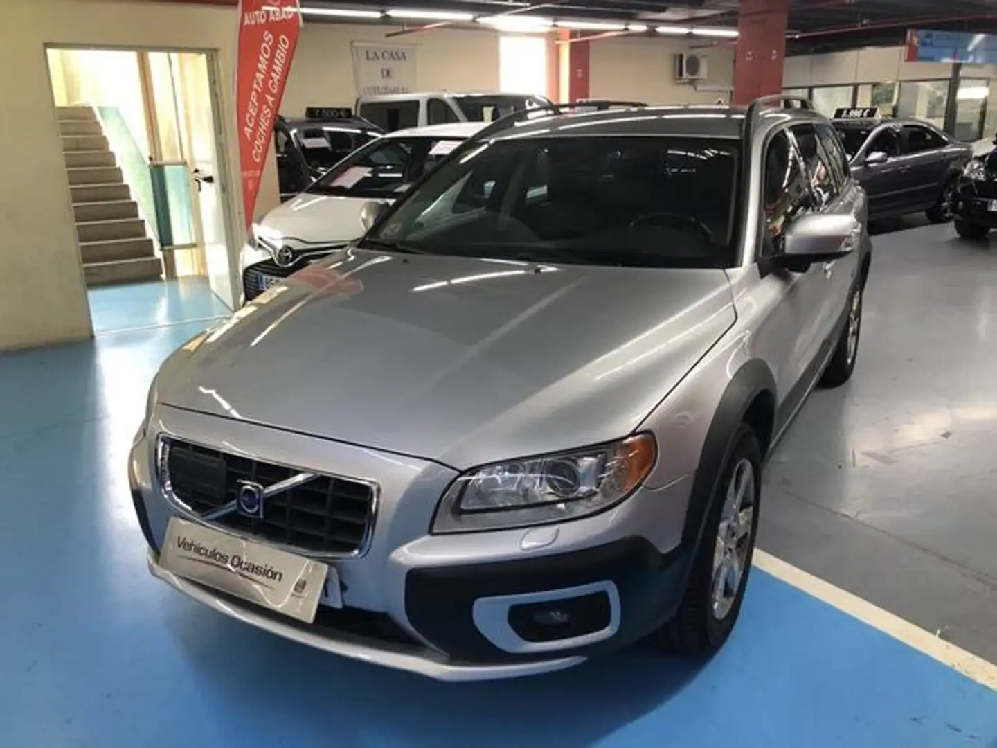 Volvo XC70 D5 Summum Geartronic Plateado - 1