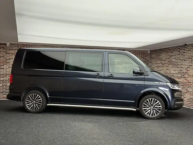 Volkswagen Transporter view 4
