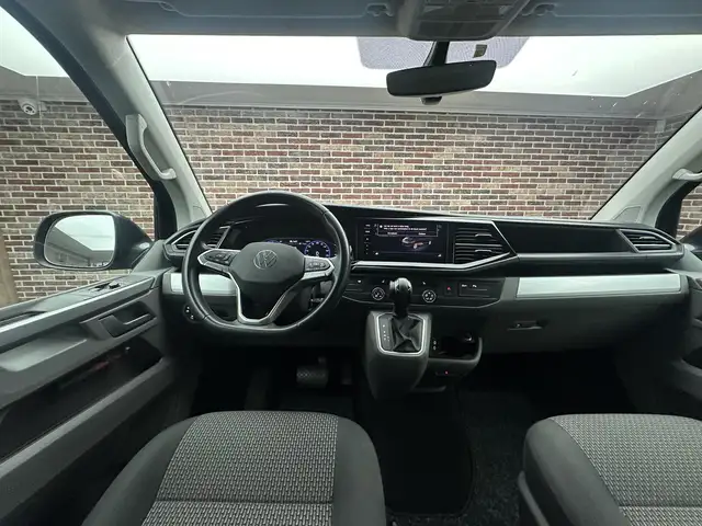 Volkswagen Transporter view 11