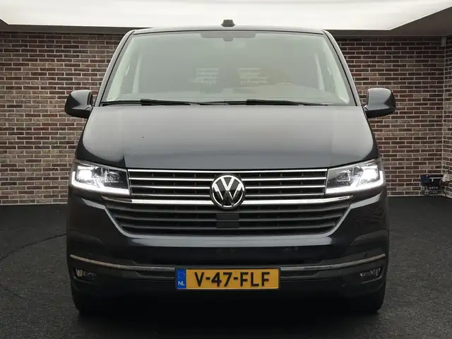 Volkswagen Transporter view 5