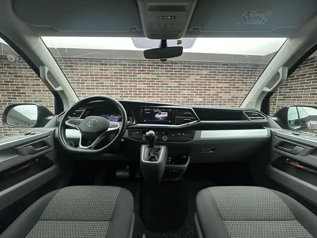 Volkswagen Transporter view 9