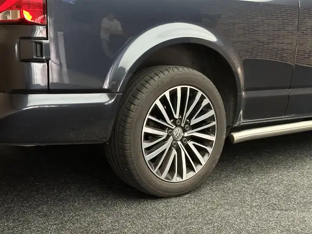 Volkswagen Transporter view 8