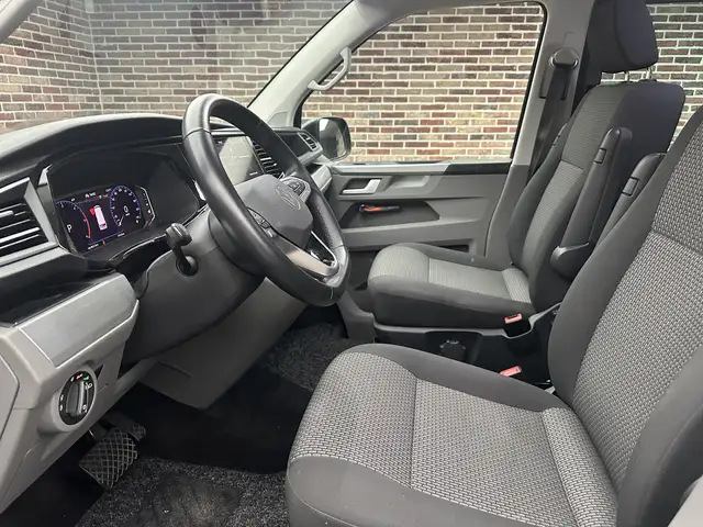 Volkswagen Transporter view 3