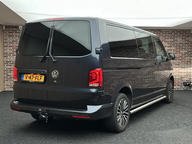 Volkswagen Transporter view 2