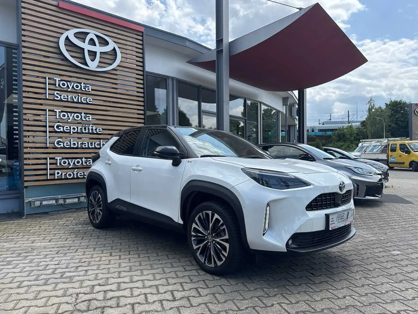 Toyota Yaris Cross Hybrid 1.5 VVT-i Elegant AHK, LED,SHZ Weiß - 2