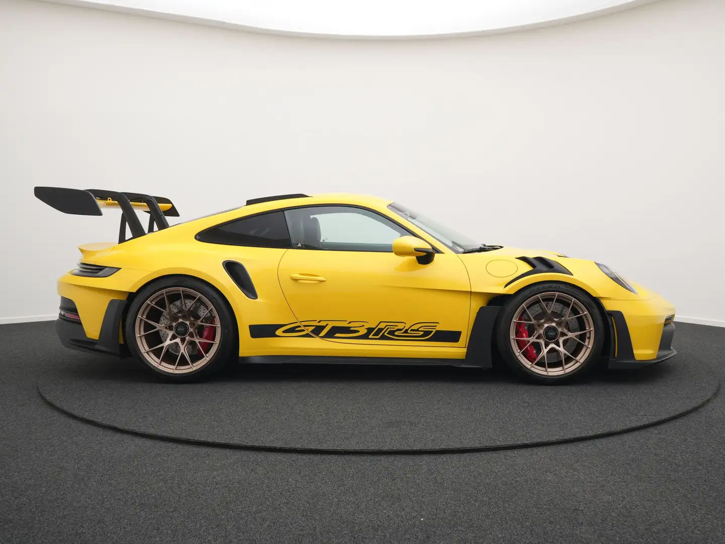 Porsche 992 GT3 RS Geel - 2