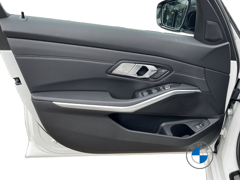 BMW 340 M340i xDrive Touring M Sport 19" AHK Pano — photo 11