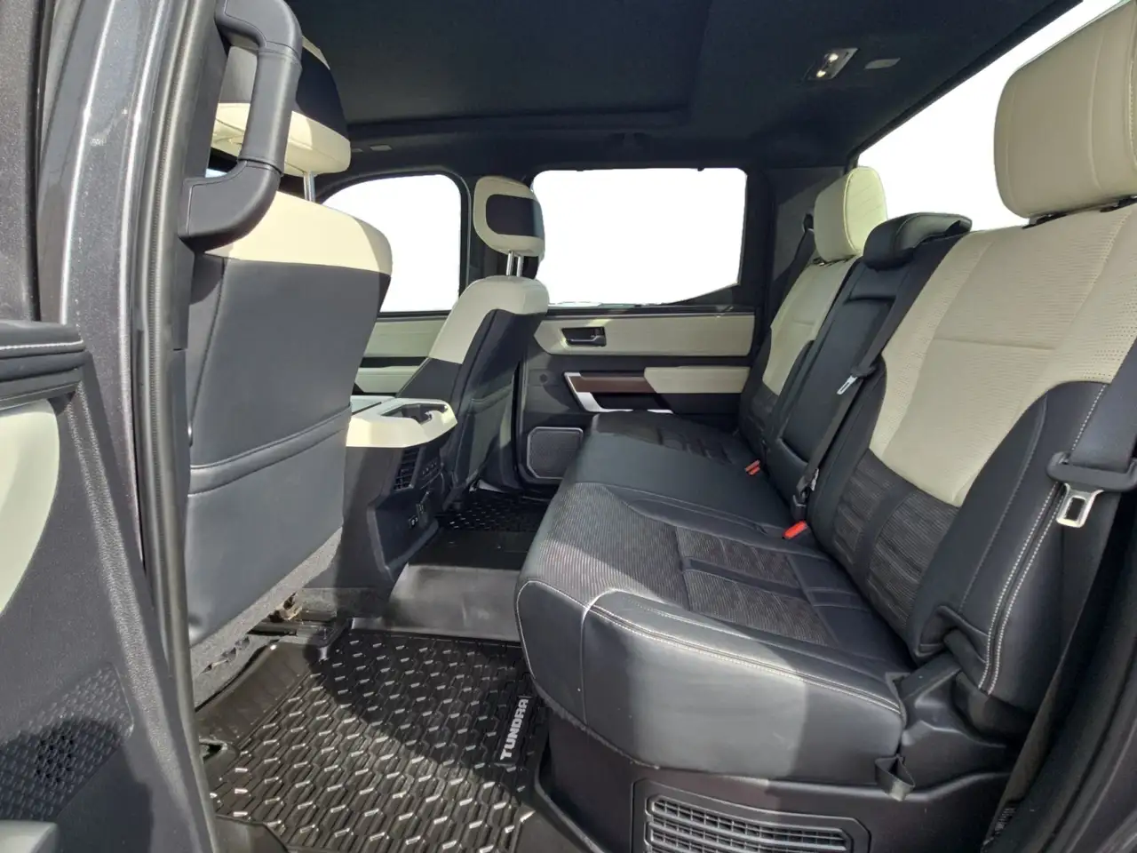 Toyota Tundra снимка Toyota Tundra