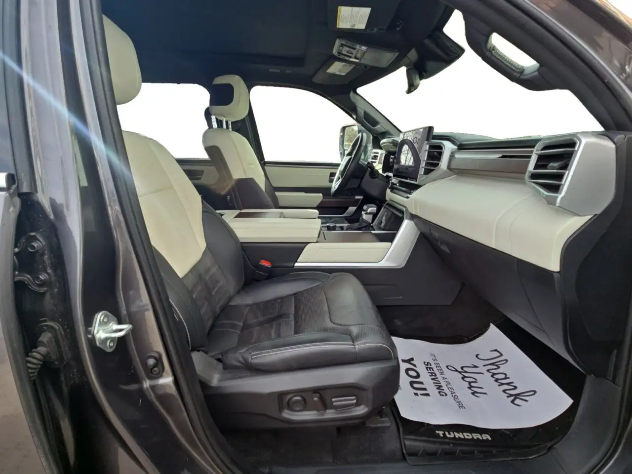 Toyota Tundra снимка Toyota Tundra