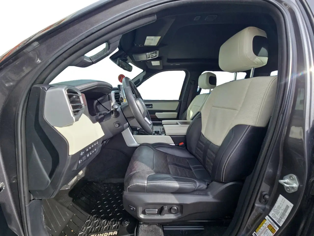 Toyota Tundra снимка Toyota Tundra