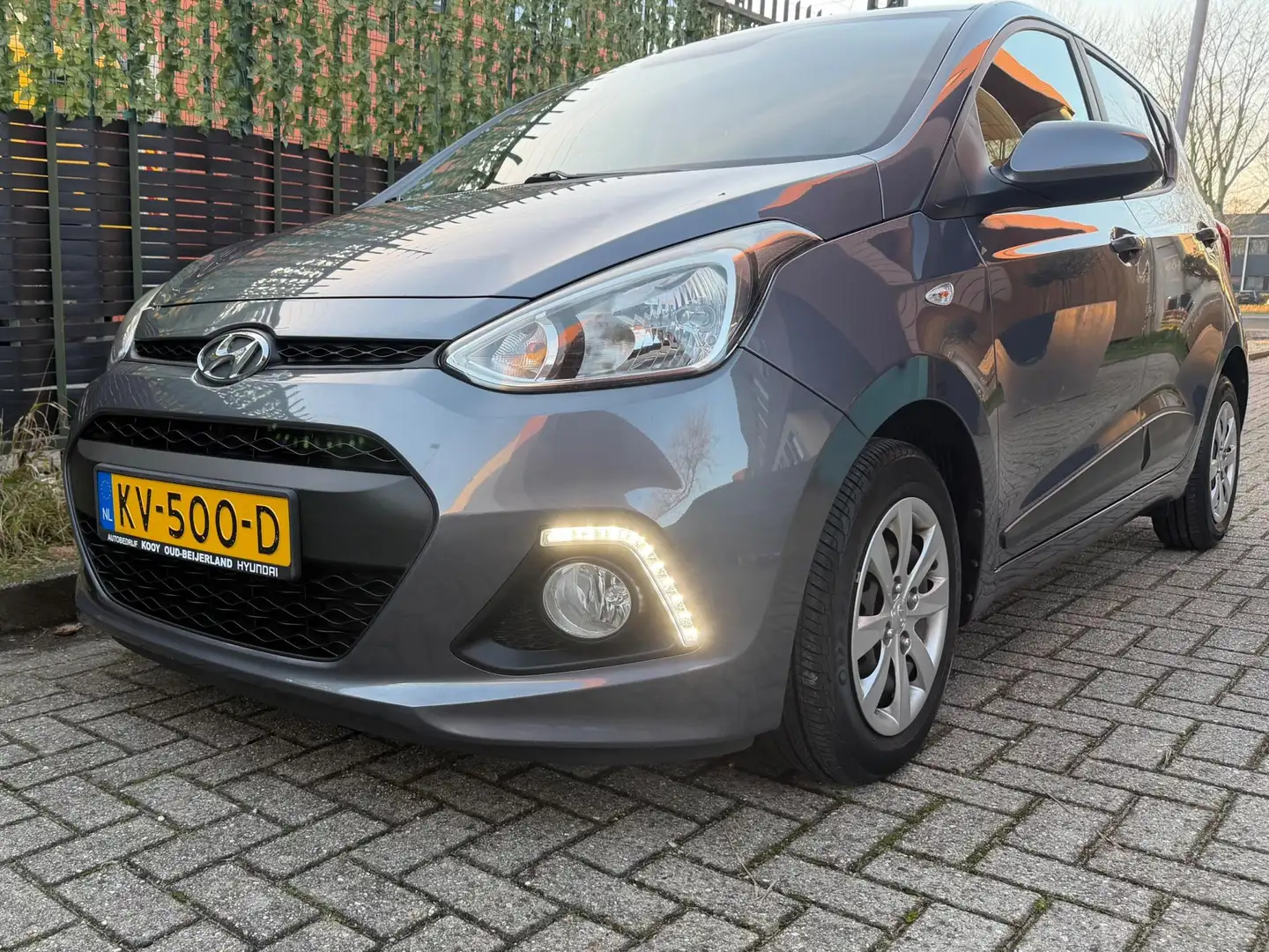 Hyundai i10 1.0i i-Motion Go! 2017 Grijs AIRCO|CRUISE|NAP Grijs - 2