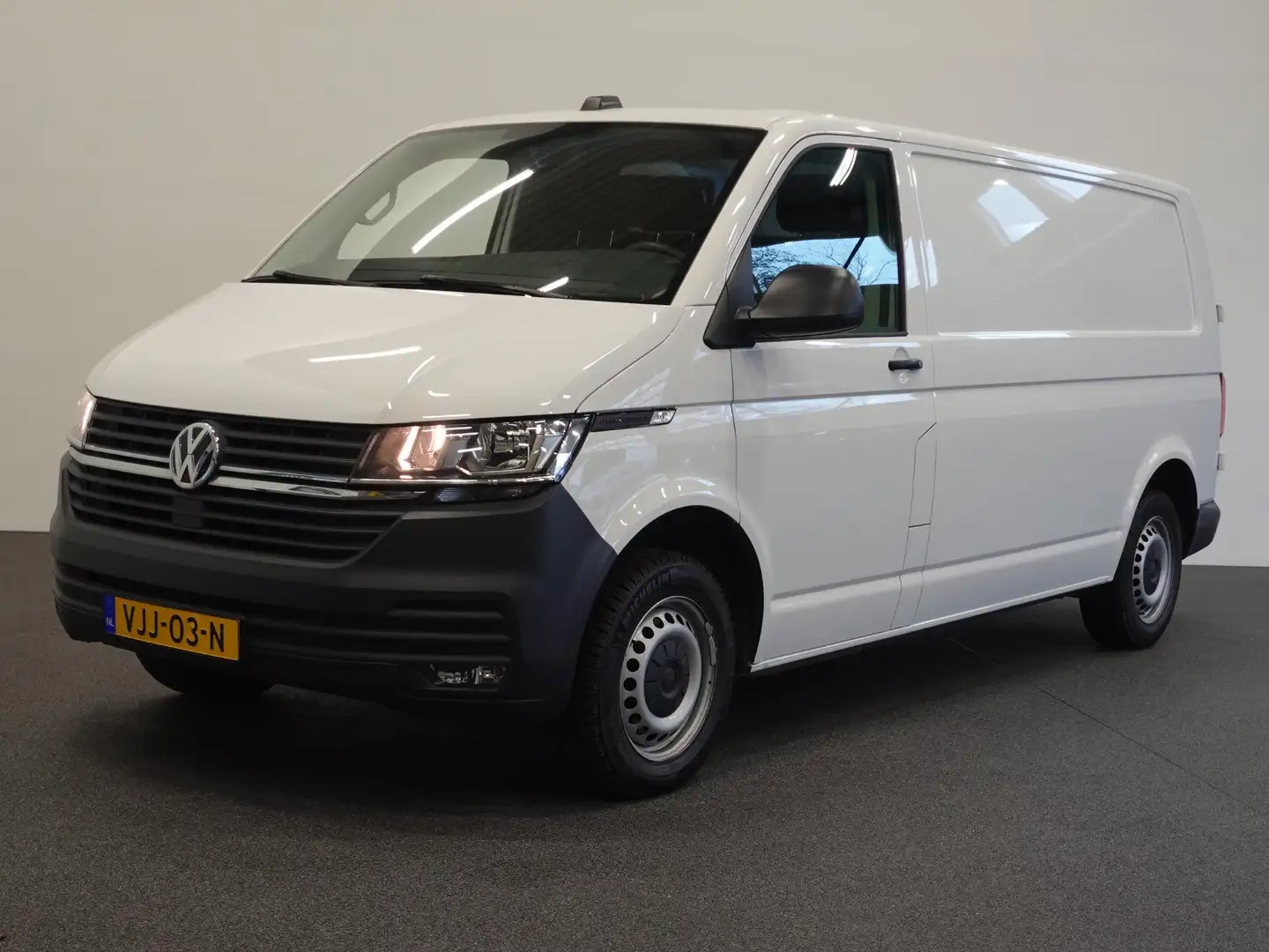 Volkswagen T6.1 Transporter 2.0 TDI 110pk L2H1 Navigatie Apple Carplay/Android Blanc - 1
