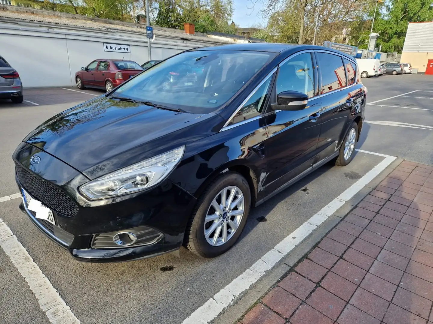 Ford S-Max 2.0 TDCi Aut. Titanium Schwarz - 1