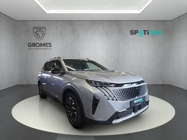 Peugeot 5008 main image