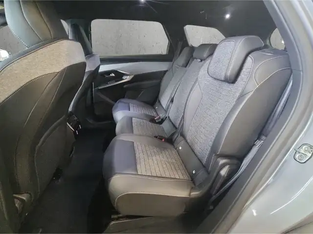 Peugeot 5008 view 8