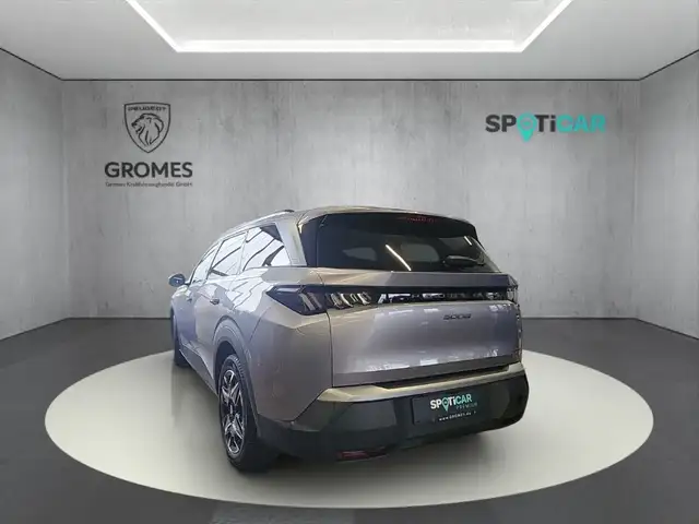 Peugeot 5008 view 5