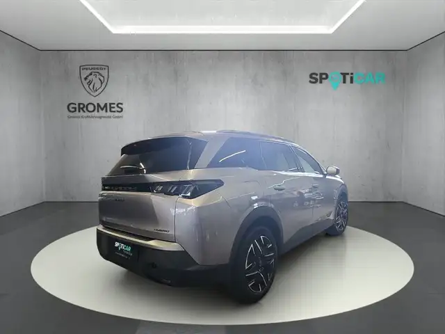 Peugeot 5008 view 3