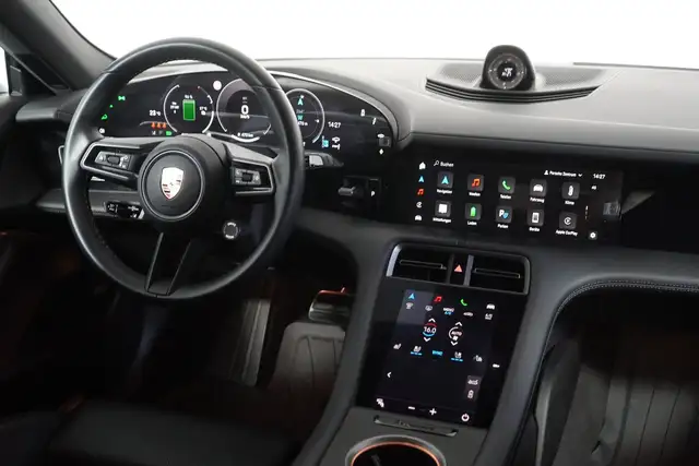 Porsche Taycan view 10
