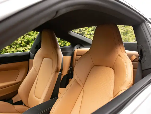 Porsche 911 view 18
