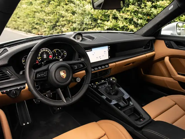 Porsche 911 view 17