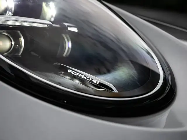 Porsche 911 view 10