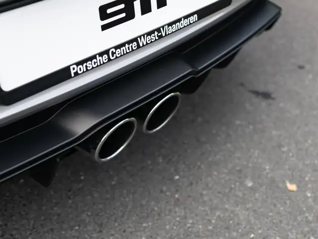 Porsche 911 view 15