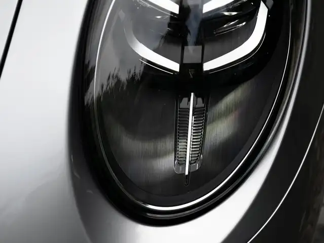 Porsche 911 view 11