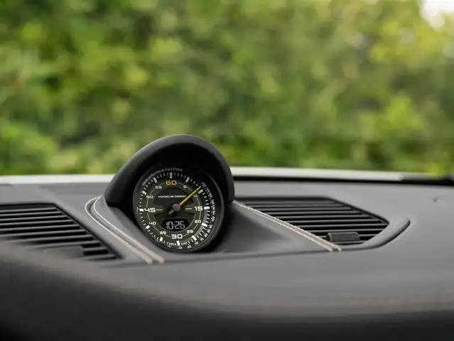 Porsche 911 view 12