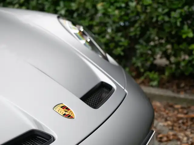Porsche 911 view 9