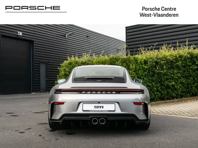 Porsche 911 view 5
