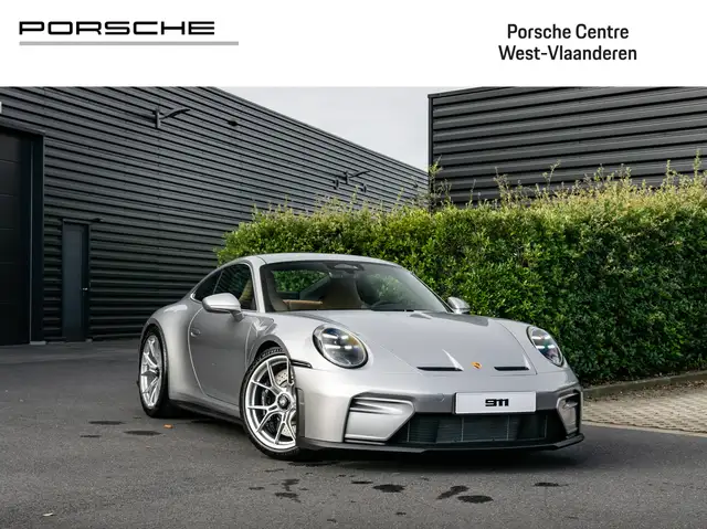Porsche 911 view 2