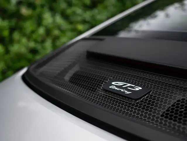 Porsche 911 view 8