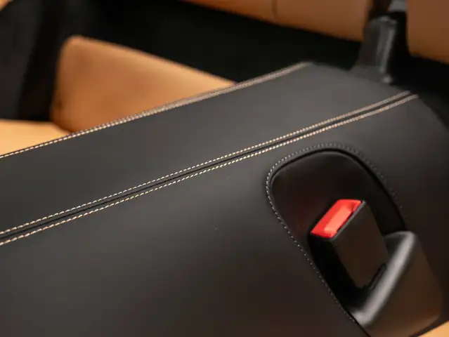 Porsche 911 view 25