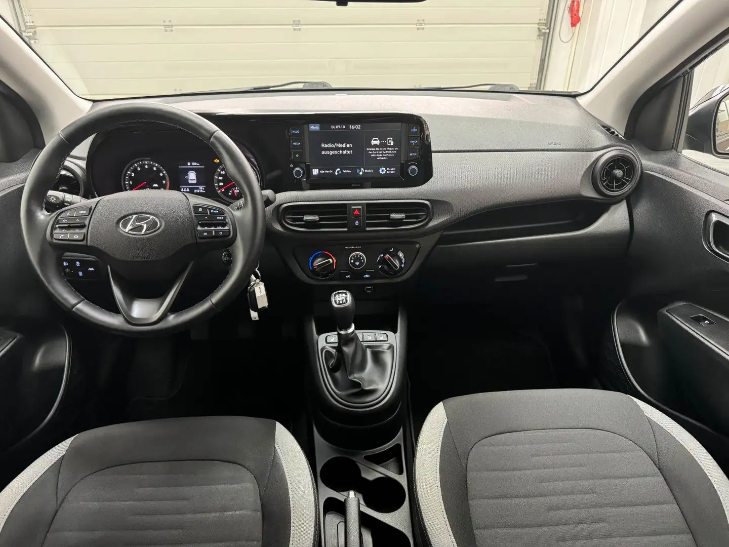 Hyundai i10 1.2 Trend Kamera Allwetter Garantie Schwarz - 2