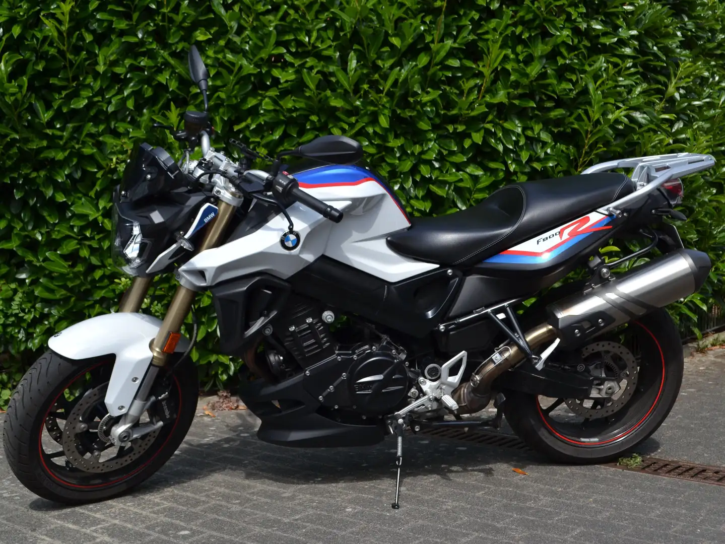 BMW F 800 R light-white/lupin-blau met/racing-red Bílá - 1