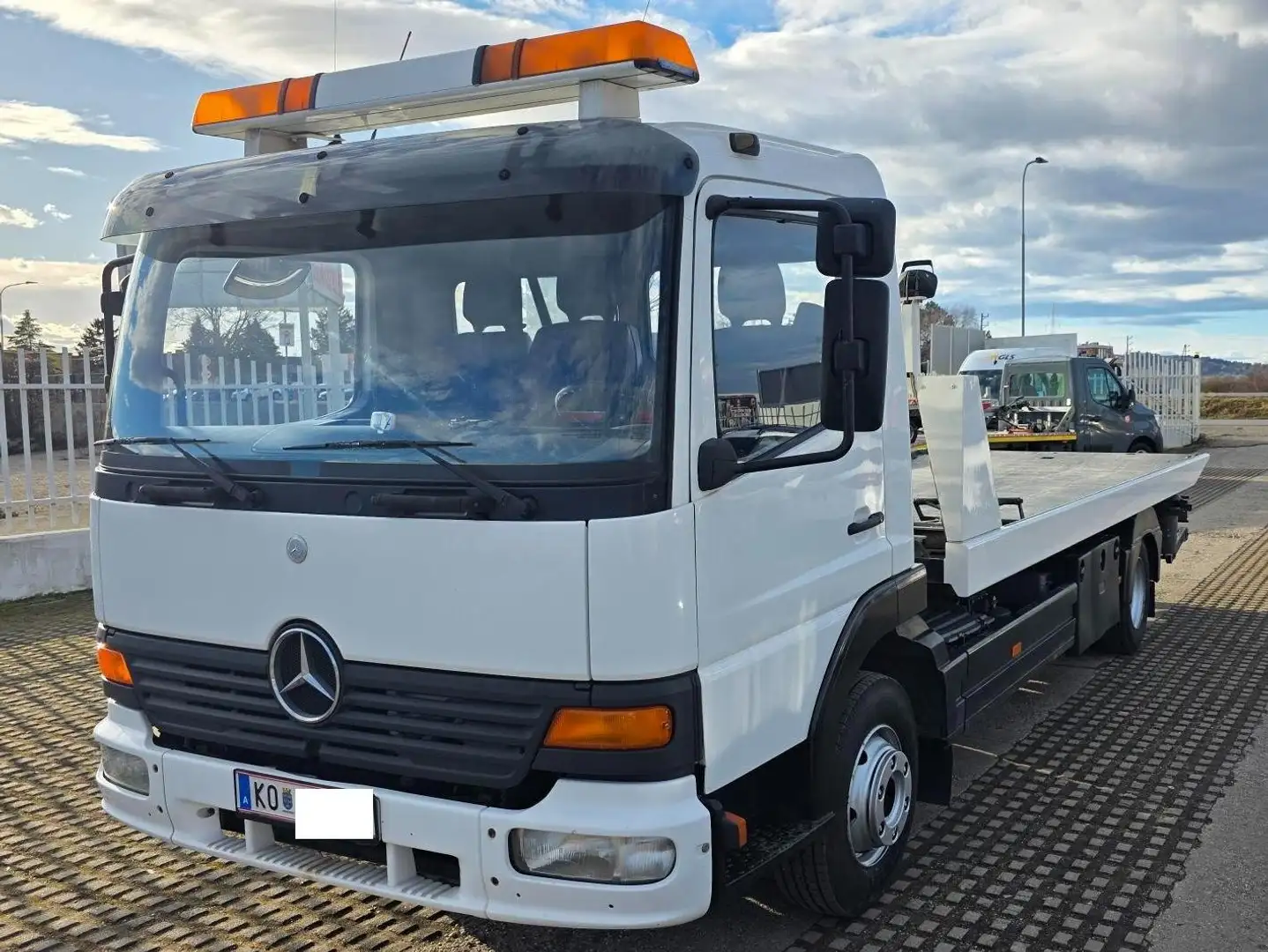 Mercedes-Benz Atego 918 Autotransporter Abschleppwagen Weiß - 1