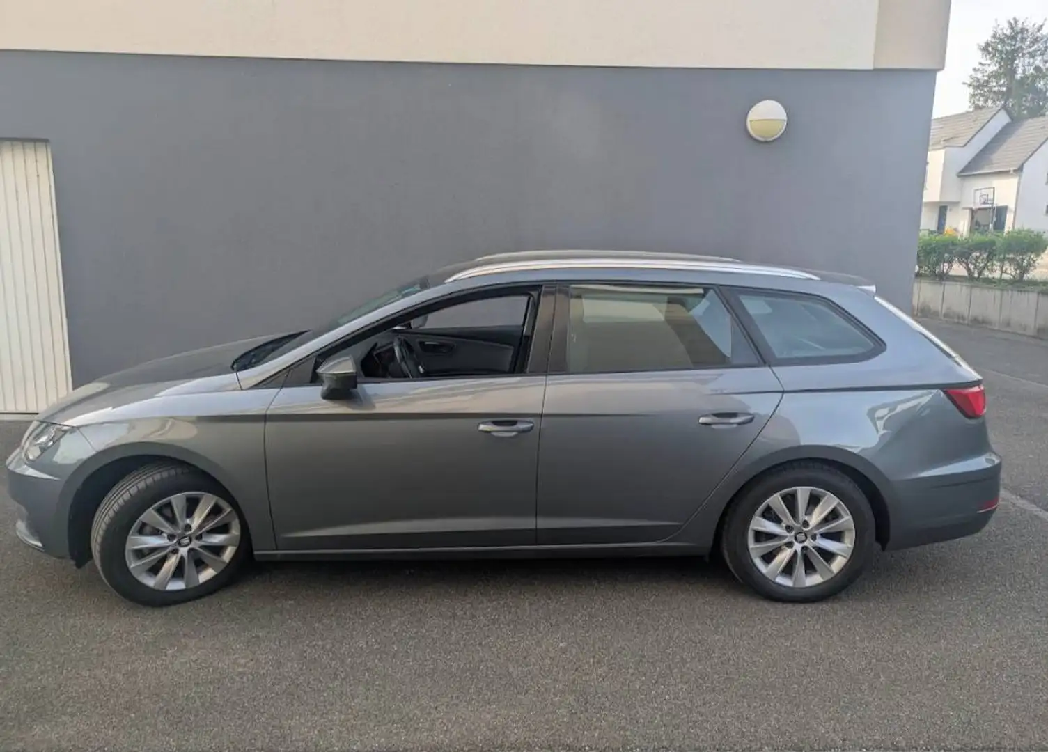 SEAT Leon Leon ST Style 1,4 TGI Erdgas Start-Stopp Style Grau - 1