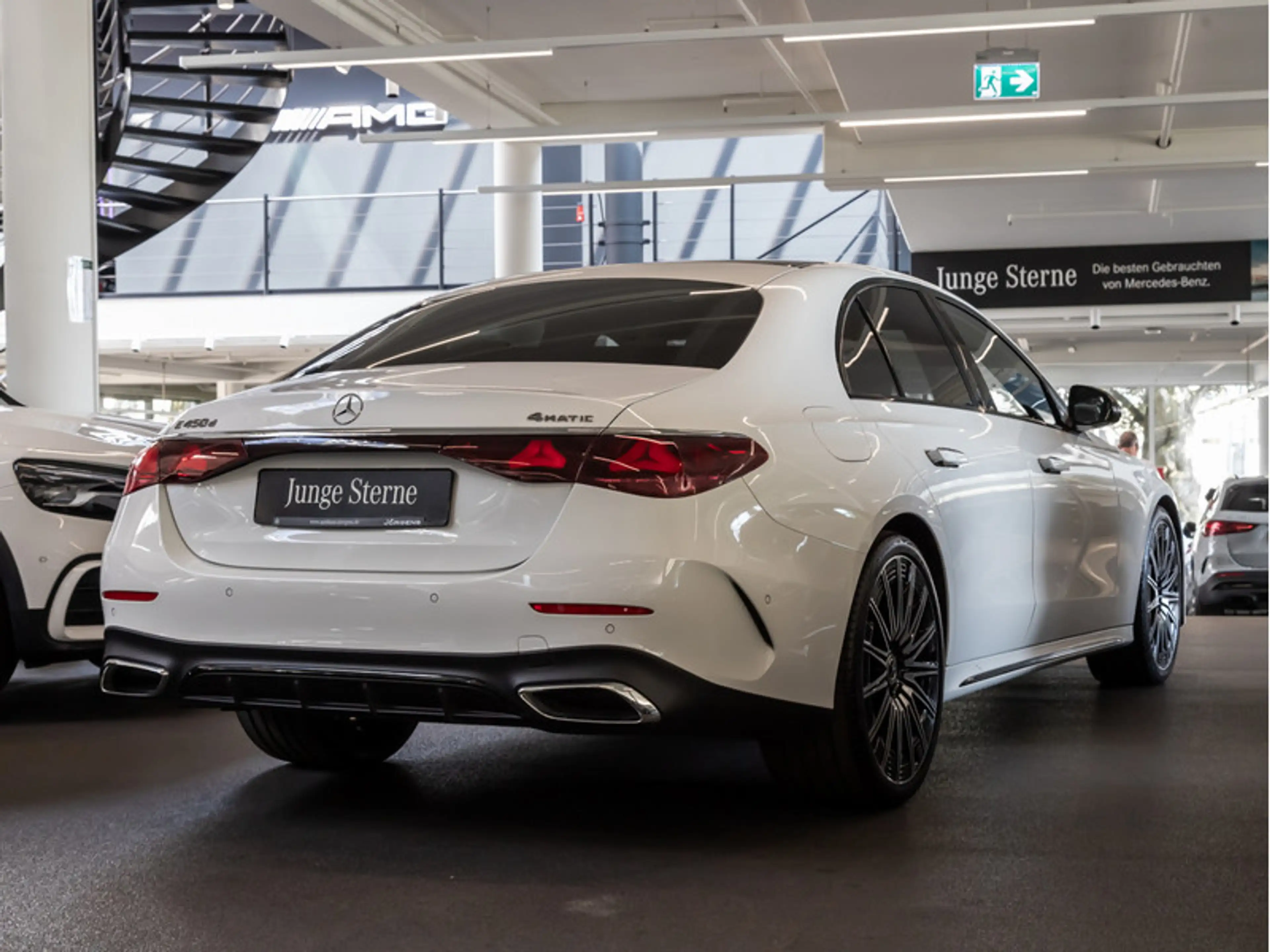 Mercedes-Benz E 450 d 4MATIC Limousine AMG-Sport+Burm+Pano+AHK — photo 4