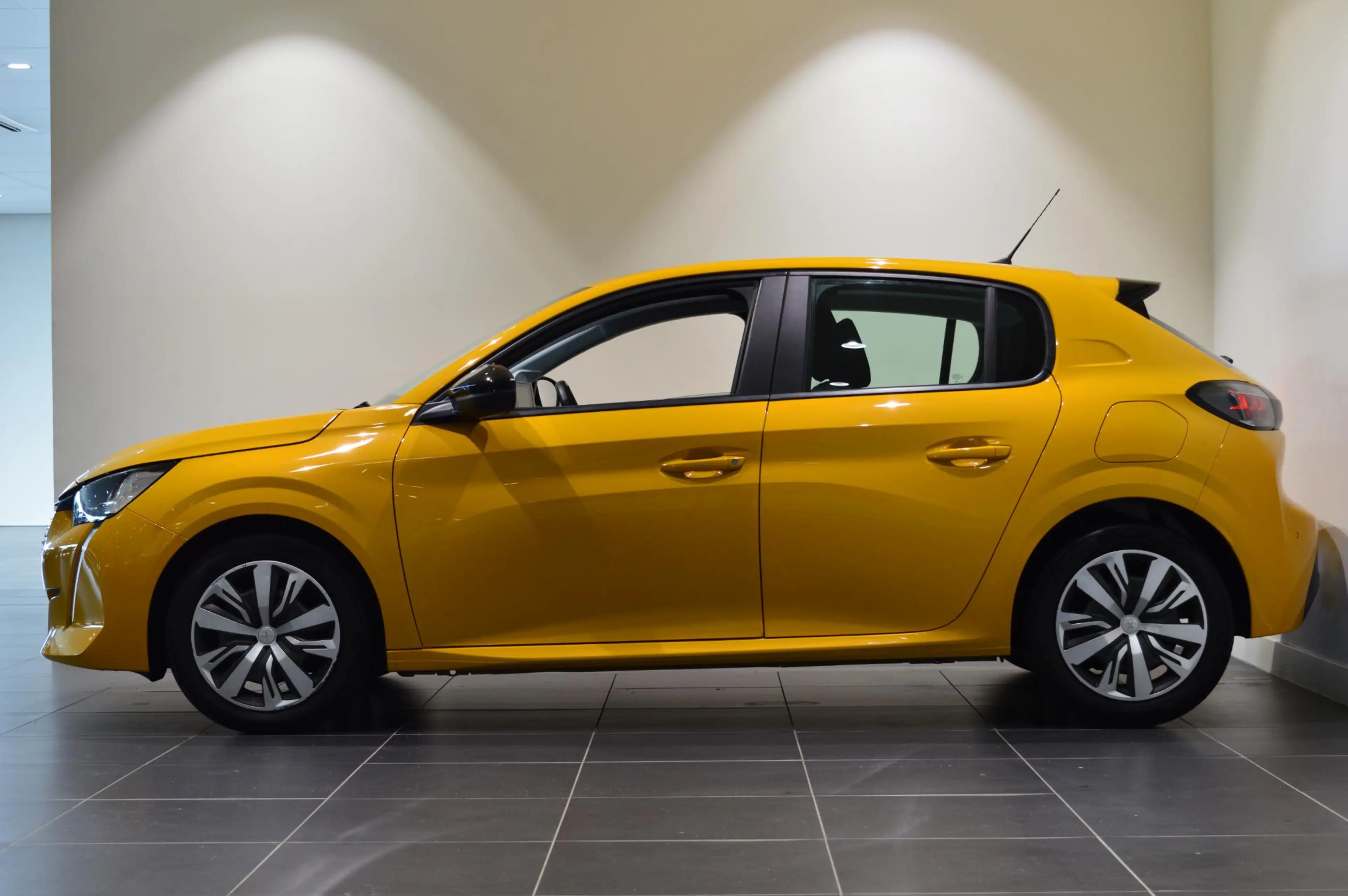 Peugeot 208 1.2 PureTech Active Pack HANDGESCHAKELD - AIRCO - — photo 4