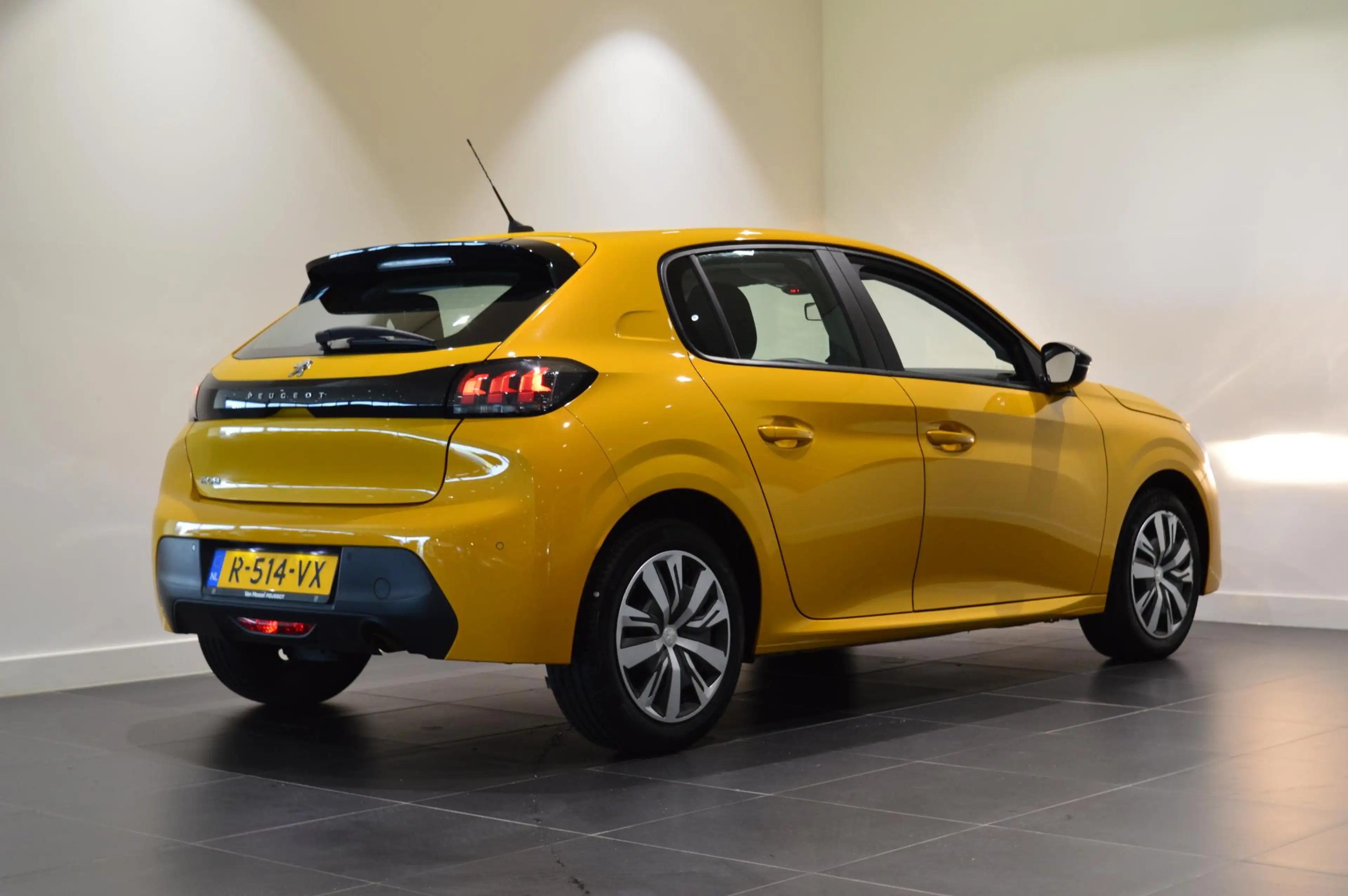 Peugeot 208 1.2 PureTech Active Pack HANDGESCHAKELD - AIRCO - — photo 5