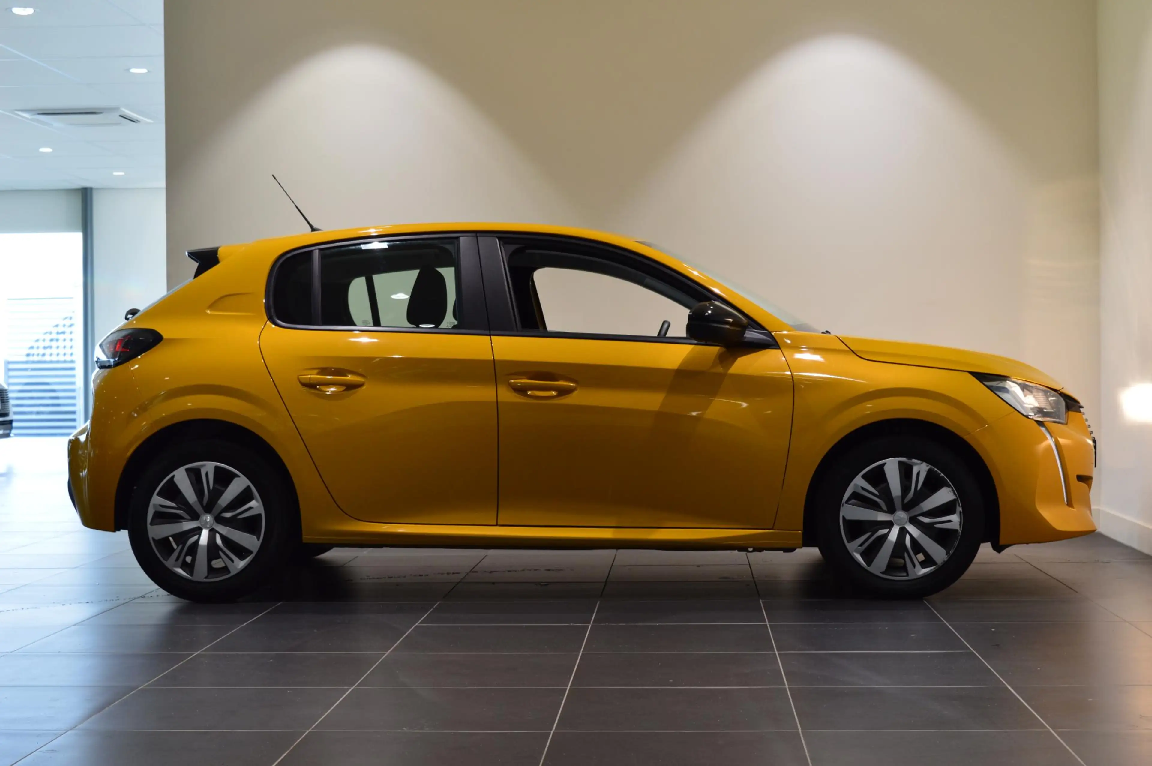 Peugeot 208 1.2 PureTech Active Pack HANDGESCHAKELD - AIRCO - — photo 7
