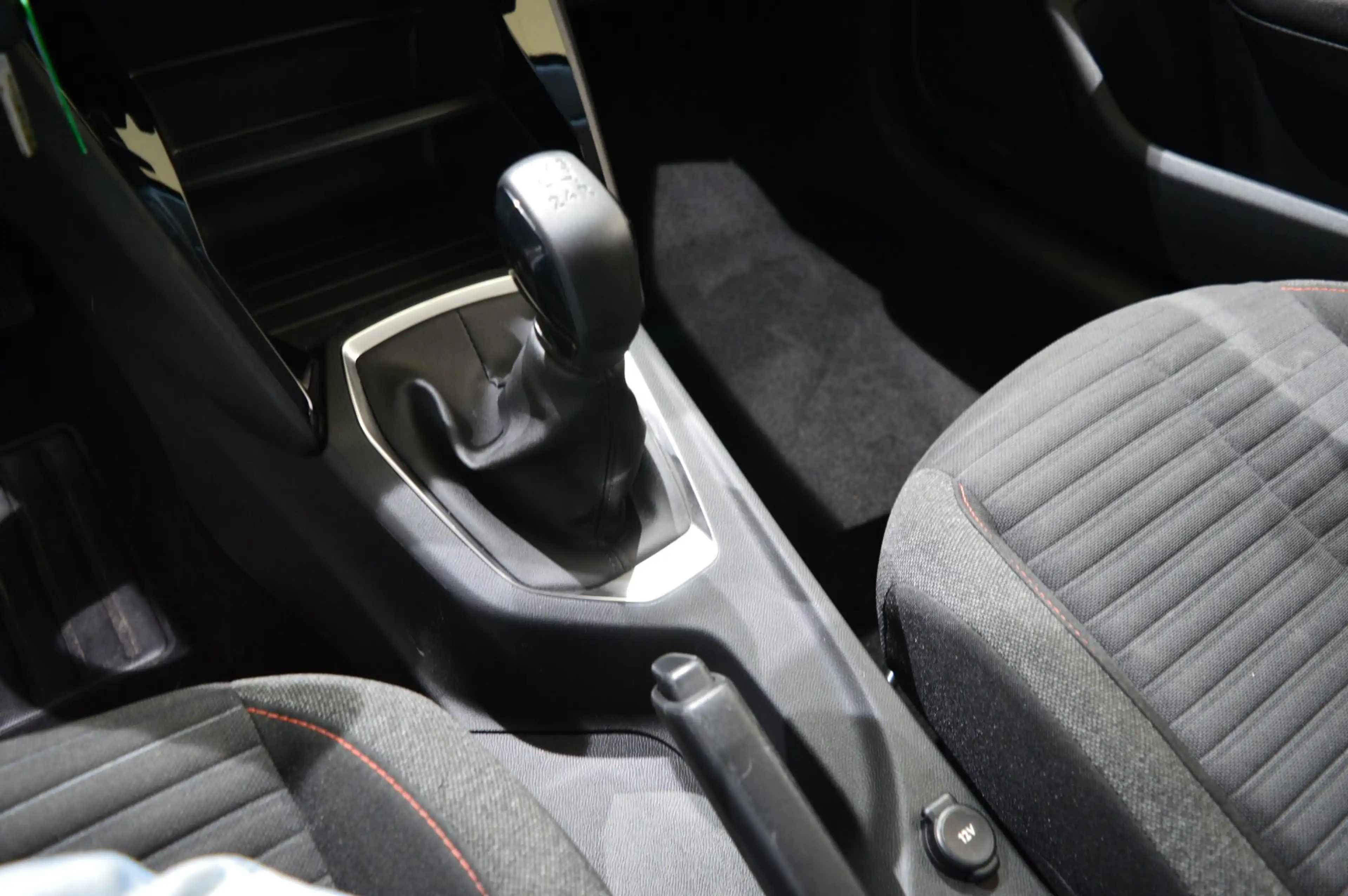 Peugeot 208 1.2 PureTech Active Pack HANDGESCHAKELD - AIRCO - — photo 14
