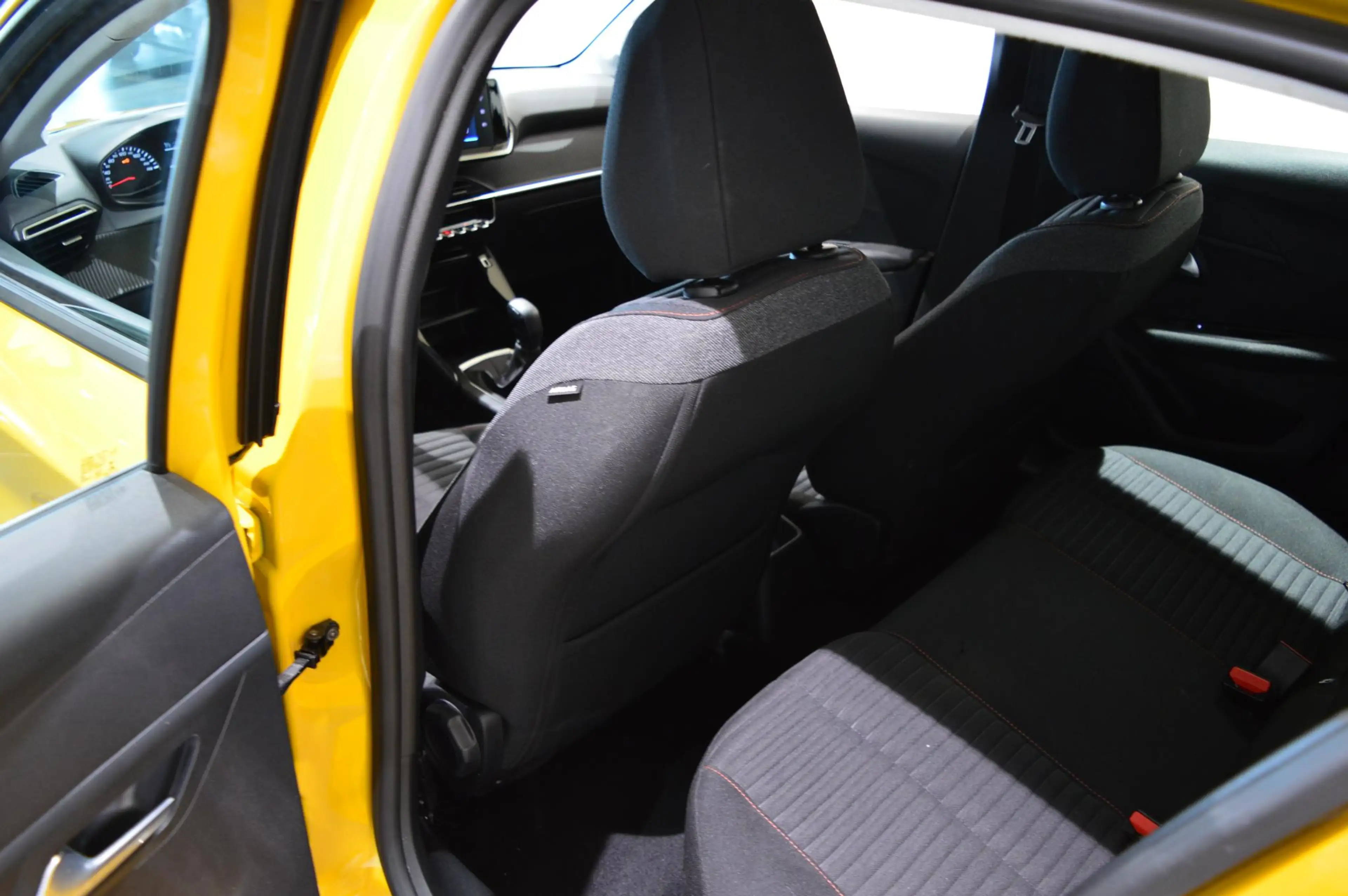 Peugeot 208 1.2 PureTech Active Pack HANDGESCHAKELD - AIRCO - — photo 11
