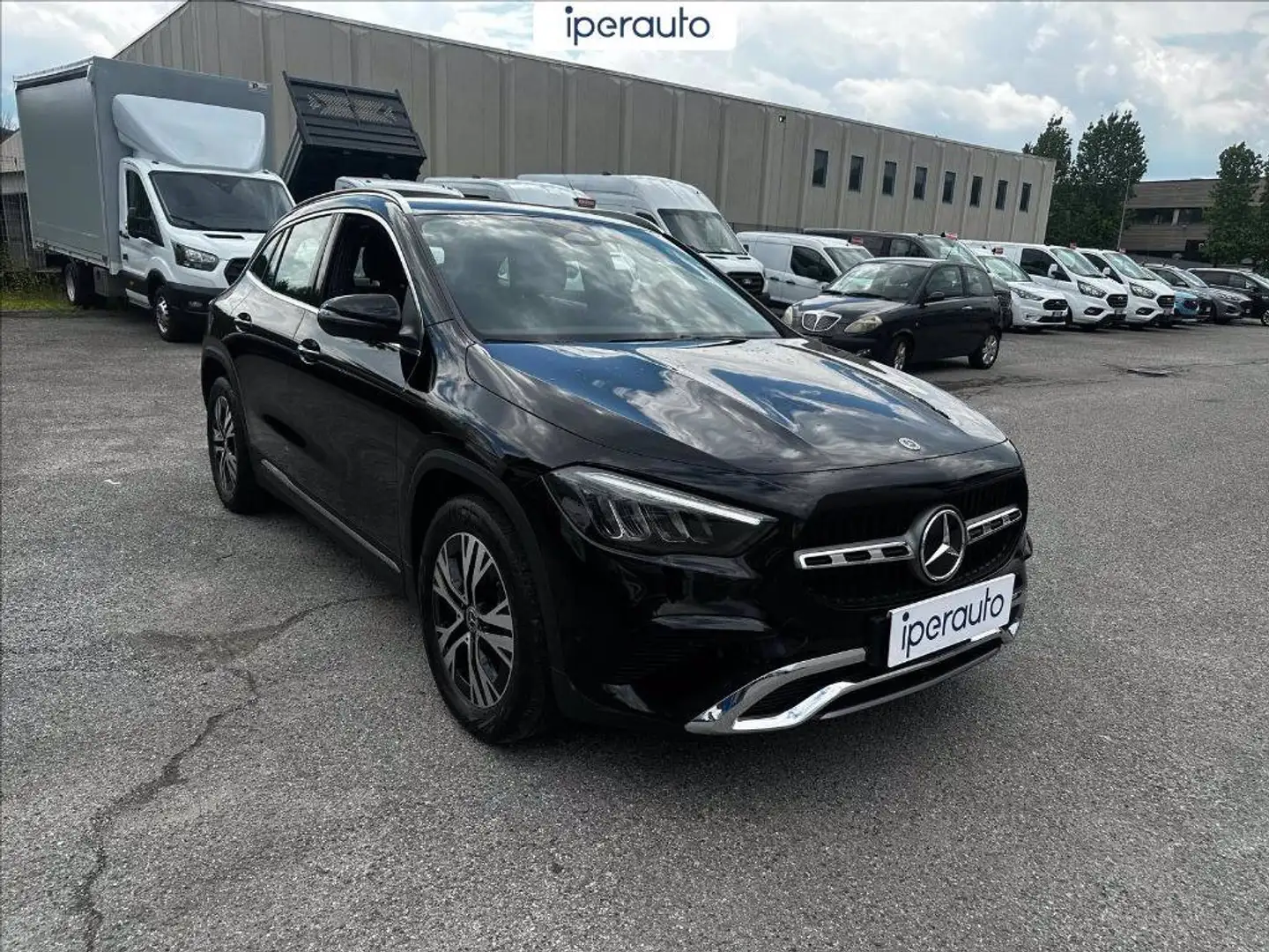 Mercedes-Benz GLA 200 Classe  d advanced auto Fekete - 2