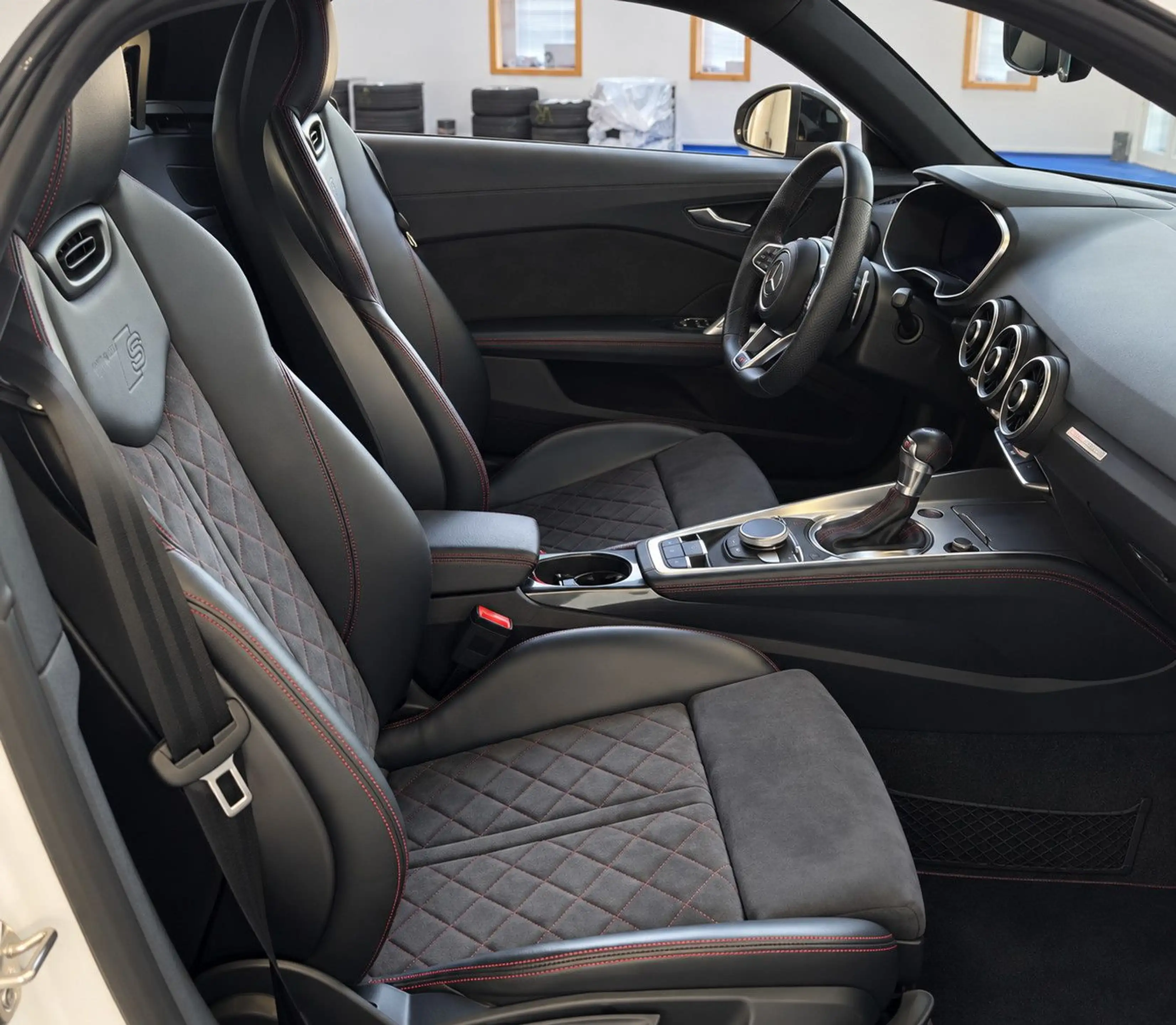 Audi TT 45 TFSI quattro S Line Competition — photo 2